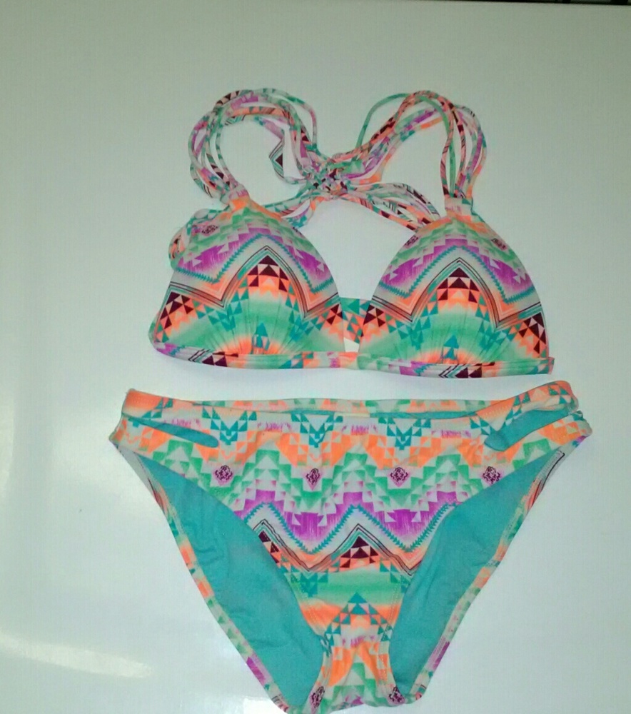 Super cute never been worn Bikini!